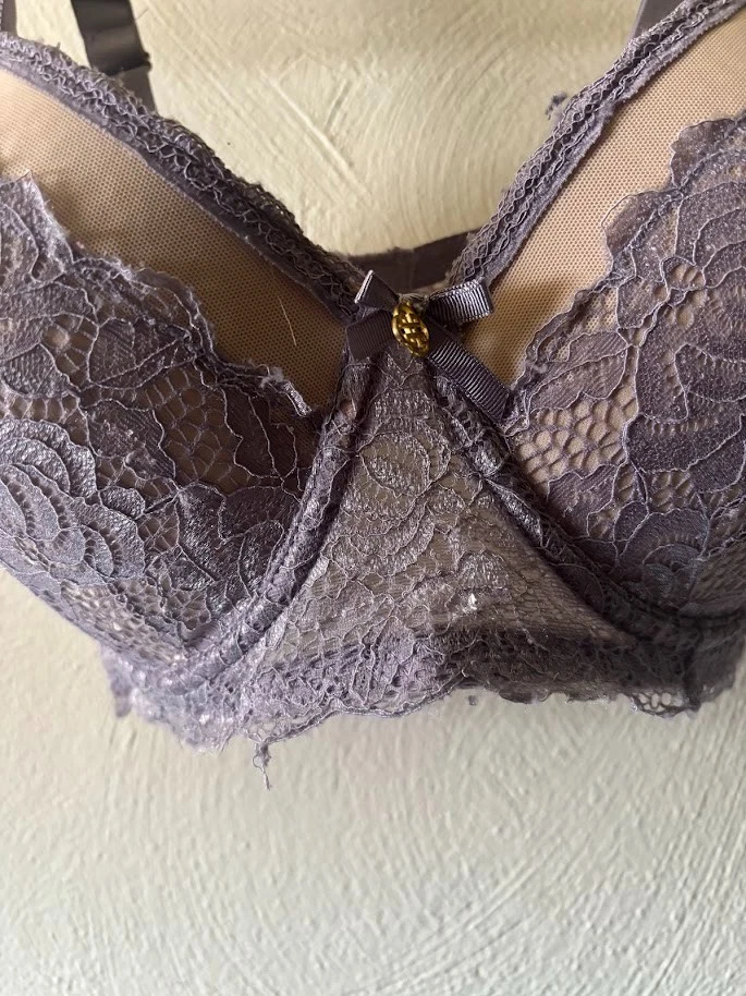 Sutiã DAISY FUENTES 40D renda roxa 40 D bege forrado com aro lingerie - Imagem 2 de 4