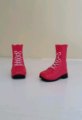MGA Project Mc2 McKeyla McAlister Lava Light Paar rote Stiefel
