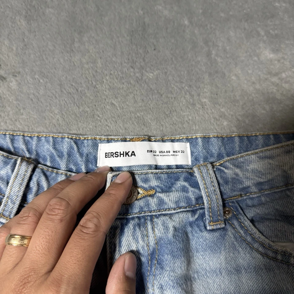 Pantalones cortos de mezclilla Bershka Y2K lavado claro entrepierna 11,5” para mujer talla 00 Foto 3 de 4