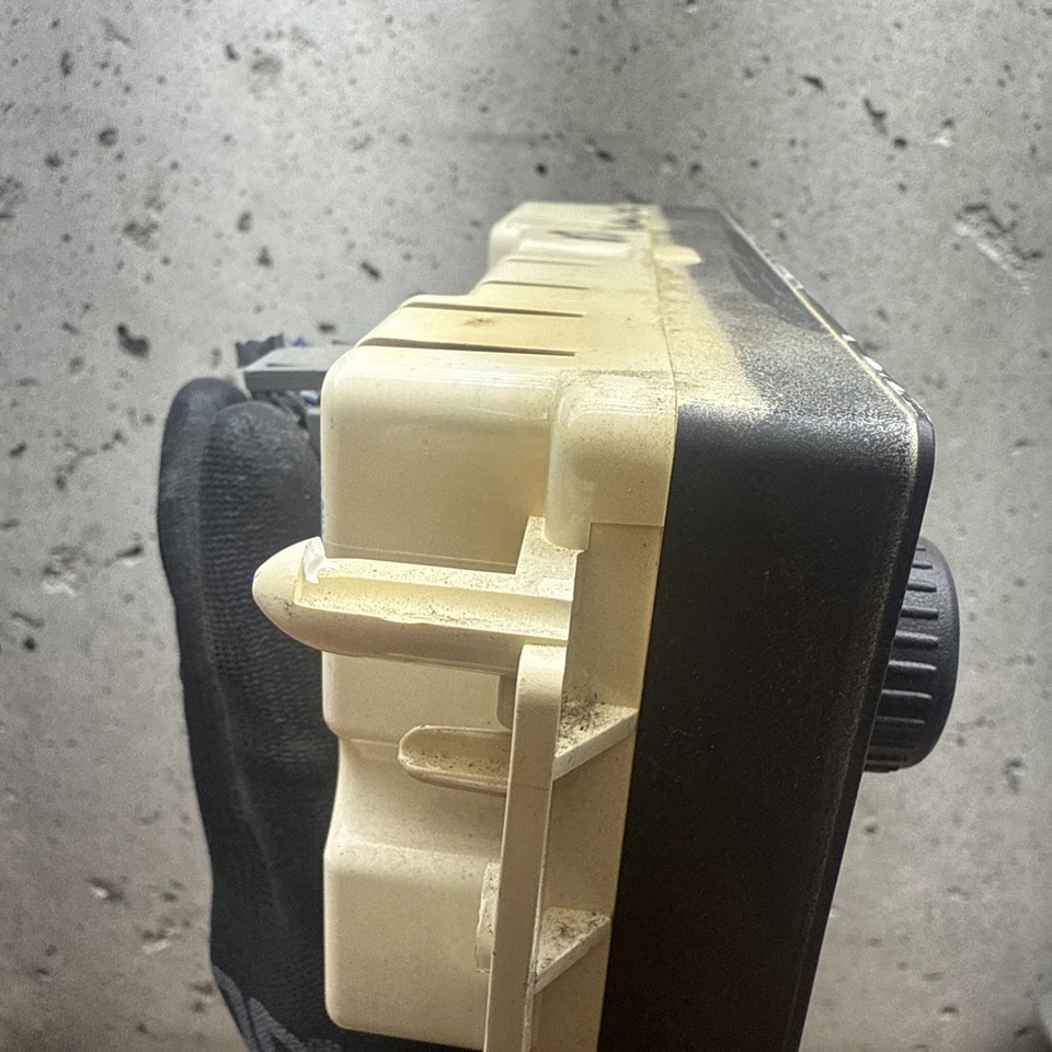 Climatizador digital Silverado Tahoe GMC Sierra Yukon 2003-06 15195564 Foto 2 de 4