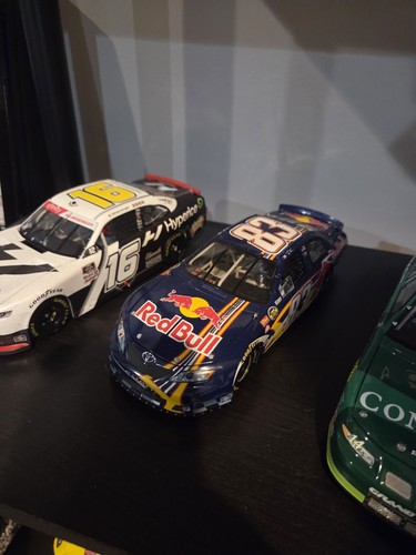 Red Bull Nascar 1/24