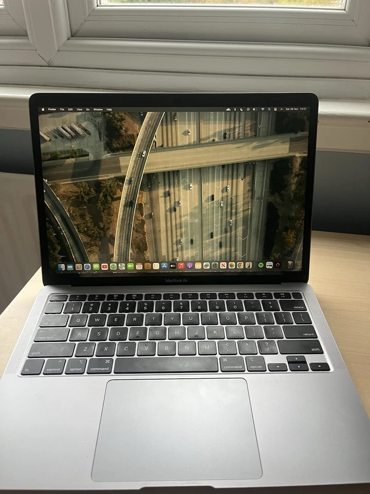 Apple MacBook Air 13" 2020 · i5 · 8GB · 256GB, photo 1 of 5