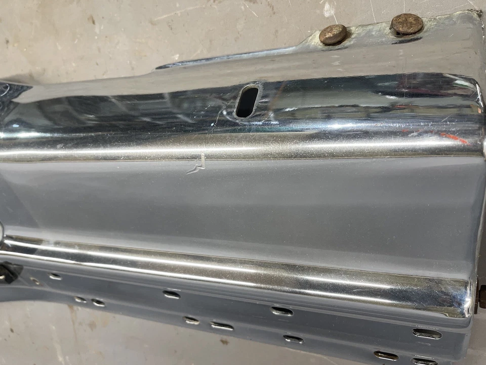 1977-1979 Cadillac Fleetwood Deville para-choque dianteiro superior moldura de acabamento de barra cromada - Imagem 3 de 4