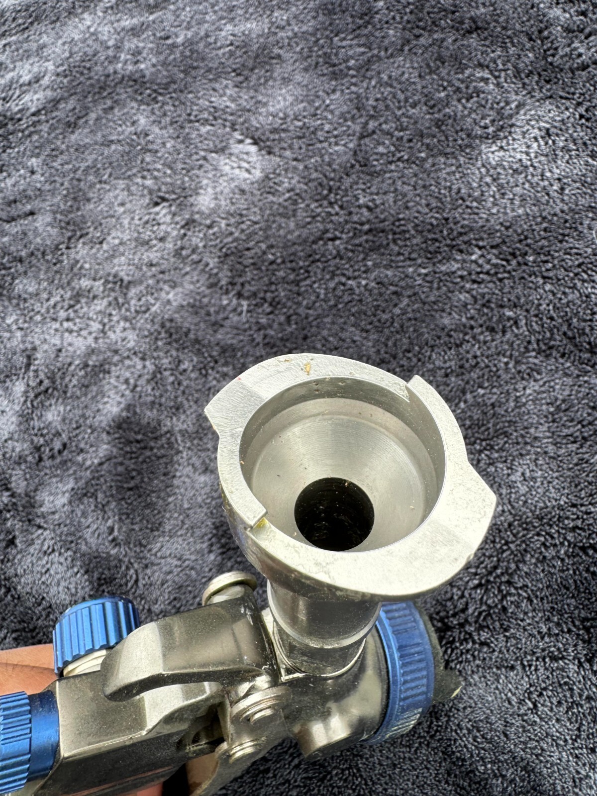 SPECTRUM Professional HTE 1.3 Air Spray Gun 35 PSI with the S16 Cup