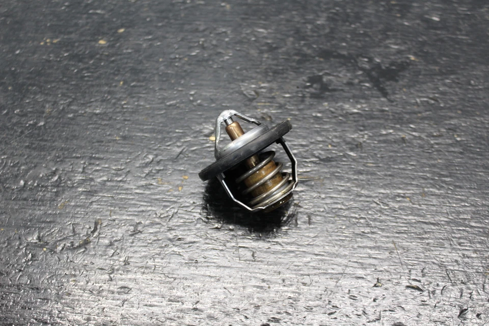 06 - 19 SUZUKI GSXR750 GSXR600 TERMOSTATO CONTROLE DE TEMPERATURA 2006 08 09 11 2011 13 14 - Imagem 4 de 4