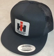 IH International Harvester Patch Yupoong Trucker Hat/YP Classic 6006 Black/Black