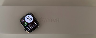 Apple Watch Series 8 45mm Mitternacht Aluminiumgehäuse mit Sportarmband Neu