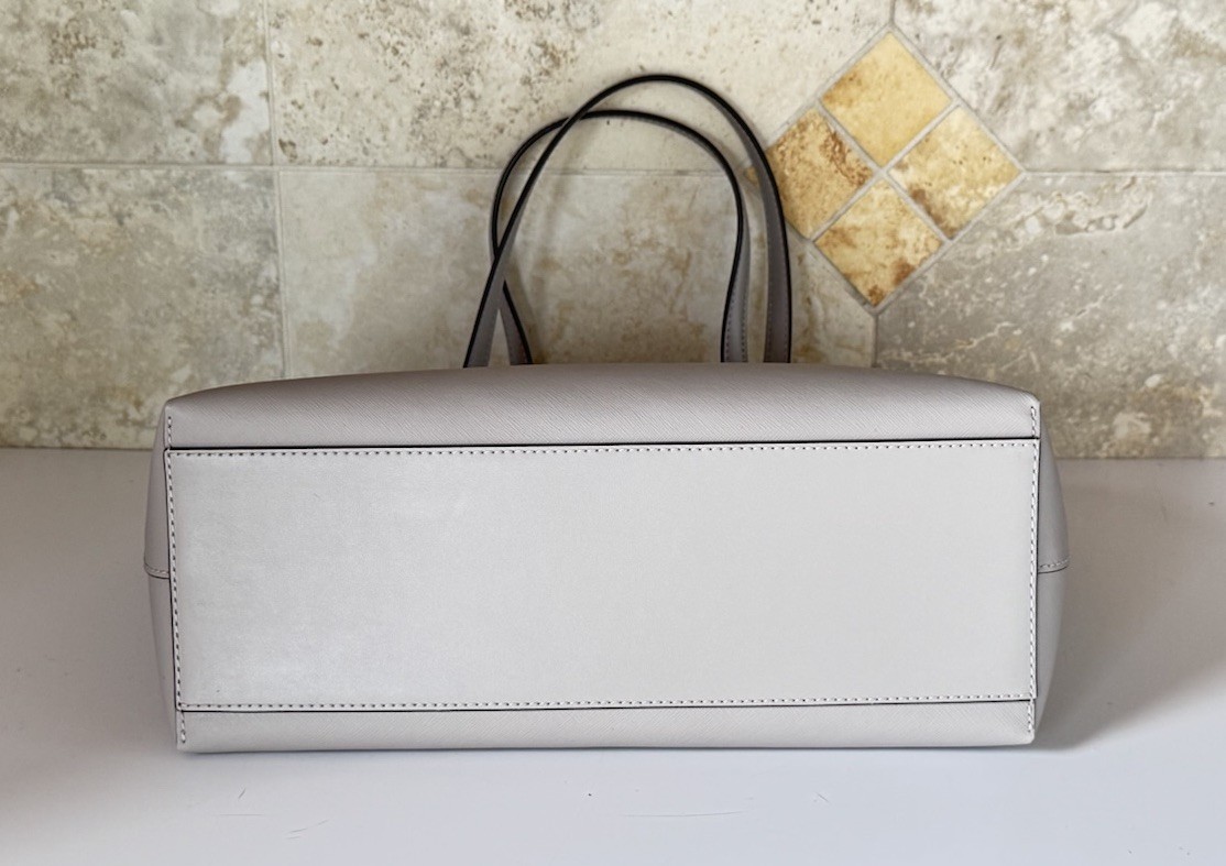 Michael Kors Sheila Large Multifunction Laptop Tote Shoulder  display picture 1