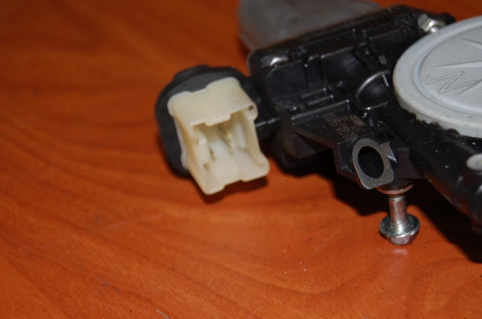 2007-2008 INFINITI G35 MOTOR DE JANELA ELÉTRICA DIREITA PASSAGEIRO DIANTEIRO - Imagem 3 de 4