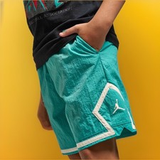  45 Nike Air Jordan Big Boys' S Poolside Woven Diamond Lined Shorts Small 8/10