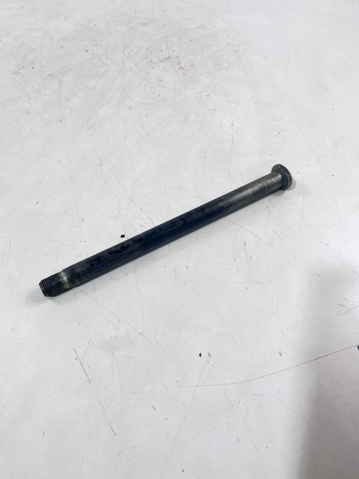 2006 SUZUKI RMZ450 OEM SWINGARM PIVOT BOLT 61211-35G00 #222