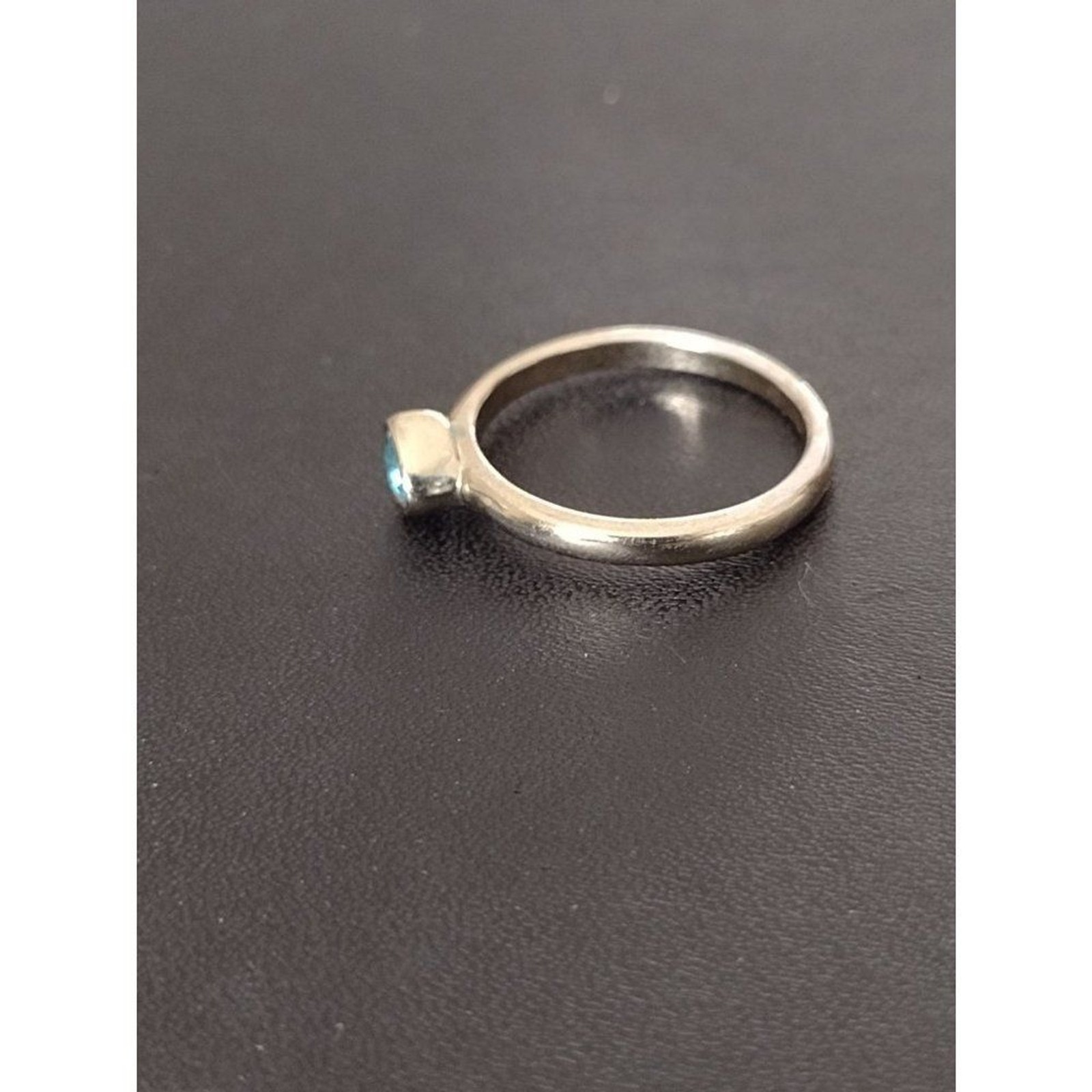 Silver tone triangular blue rhinestone ring size 8 - image 5