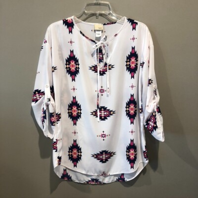 Daytrip Women's White w/ Southwestern Design print Blouse Sz Med (E1805)