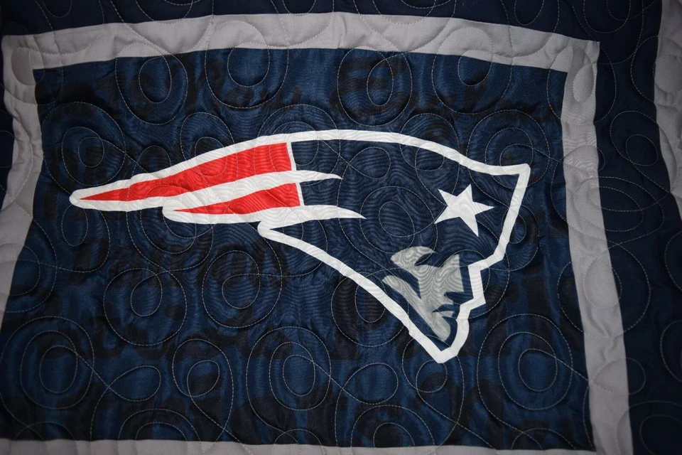 BABY CRIB QUILT M/W NEW ENGLAND PATRIOTS FABRIC  - Image 4 of 4