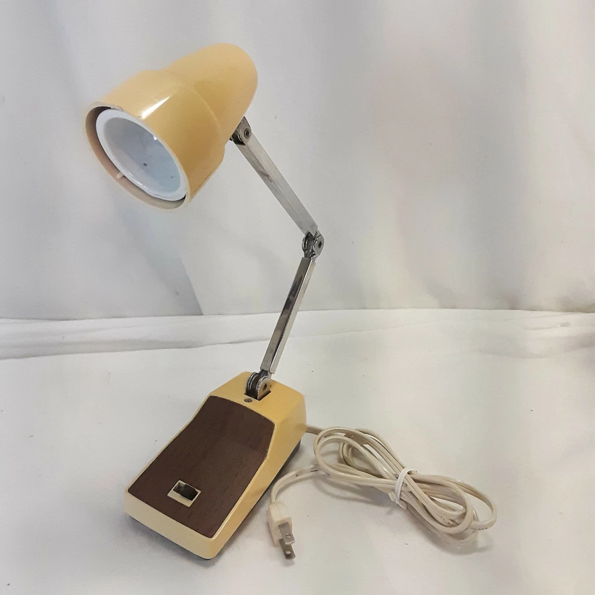 Universal electrical cheap lamps company