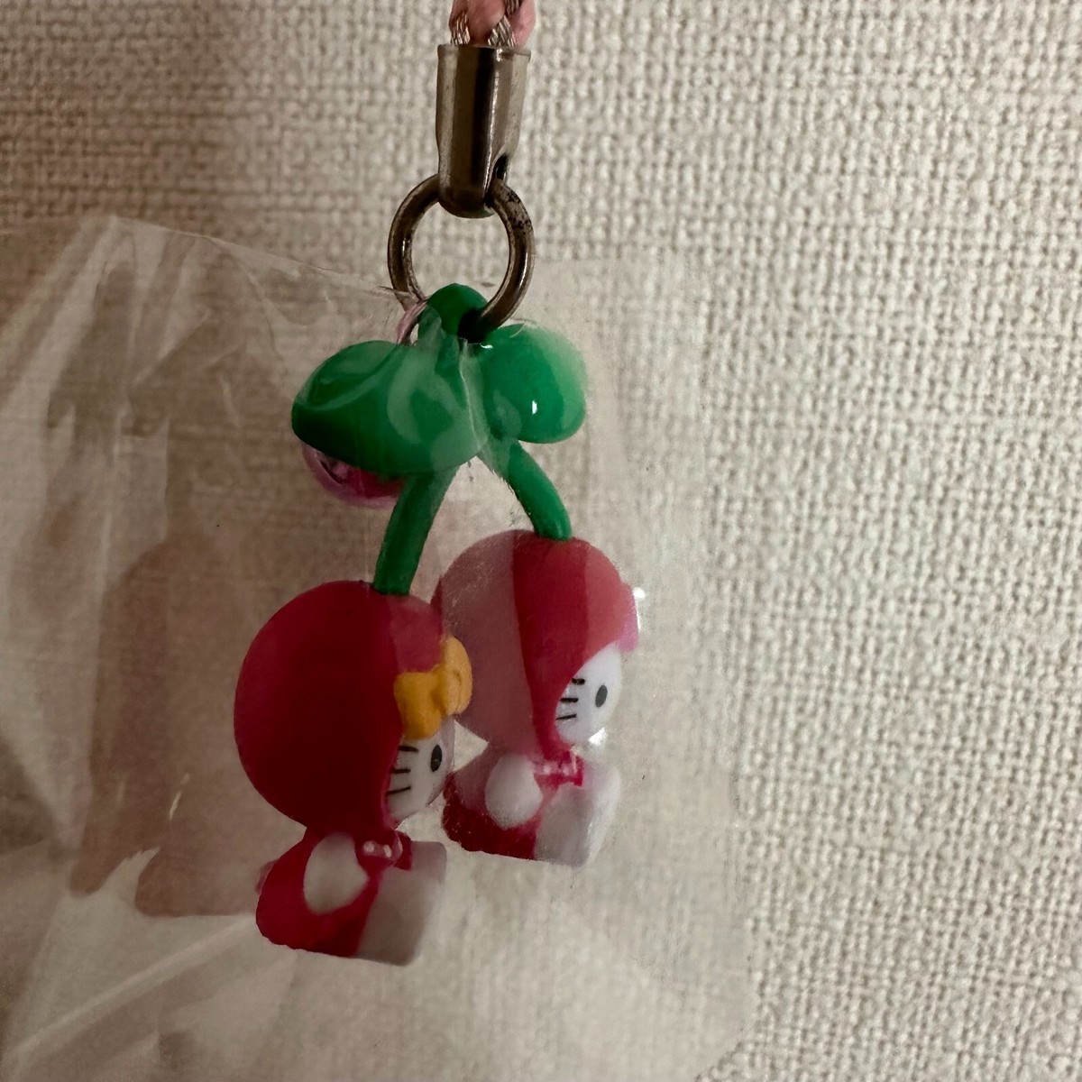 Hello Kitty & Mimi Cherry Fruit Twin Keychain - Japan Limited  display picture 1
