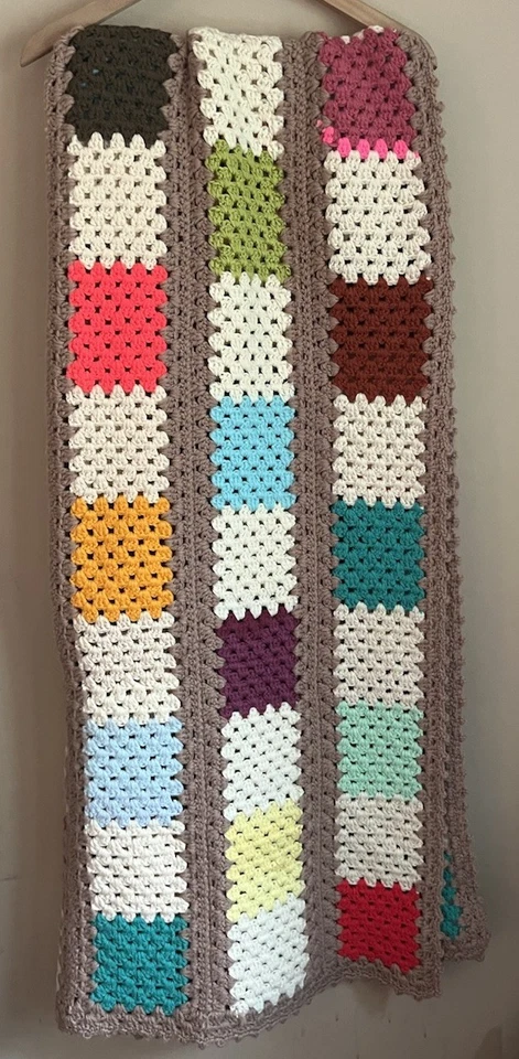 Manta afgana de ganchillo vintage hecha a mano bronceado brillante 48 X 78 retazos Foto 2 de 4