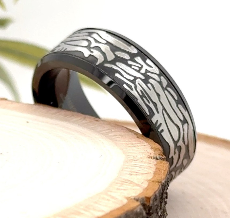 8mm Etched Texture Tungsten Carbide Ring With Polished Edges Unisex Stylish Band