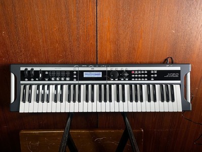 Korg X50 61-Tasten Synthesizer Keyboard mit Tasche Netzteil 100-240V
