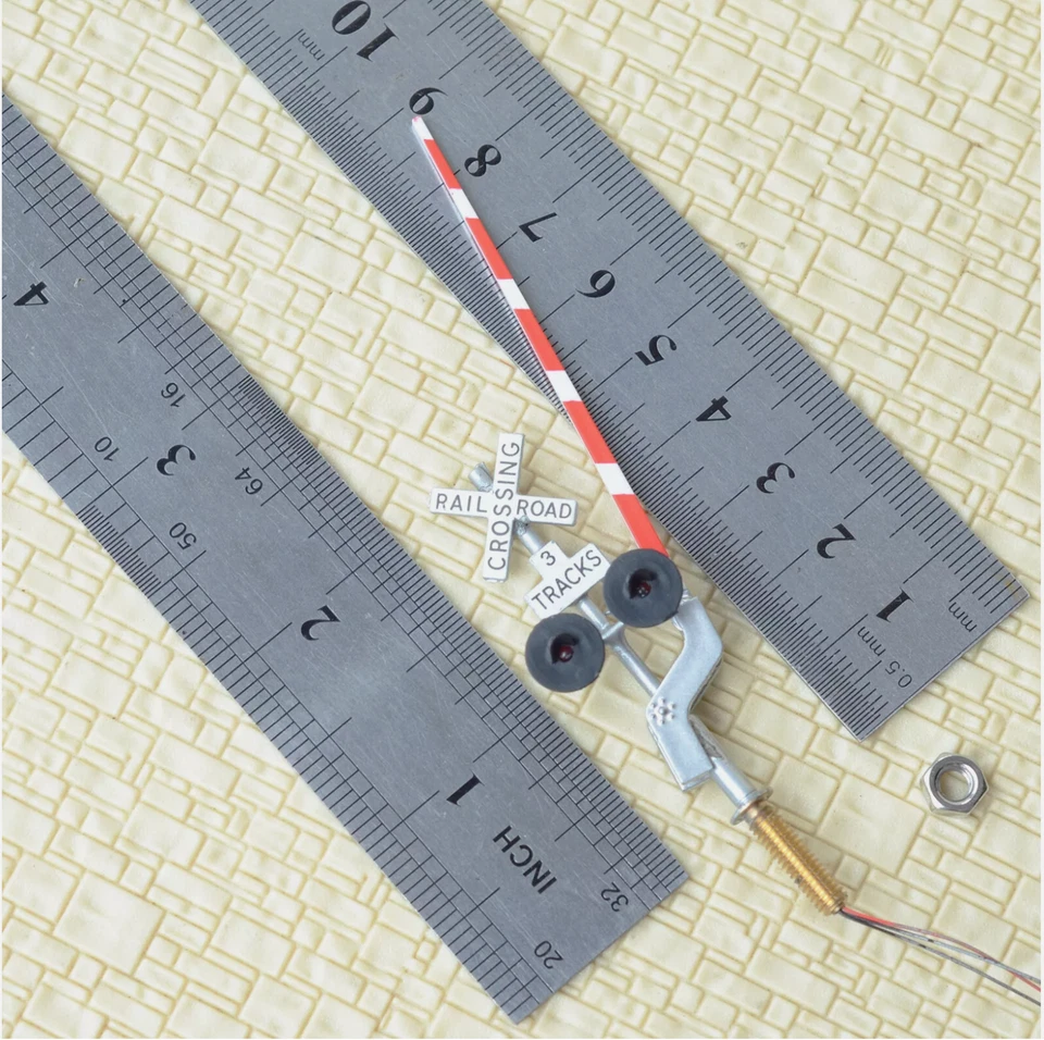 2 x HO scale railroad crossing signal arm gate stop lever with flasher #CB23 - Image 4 of 4