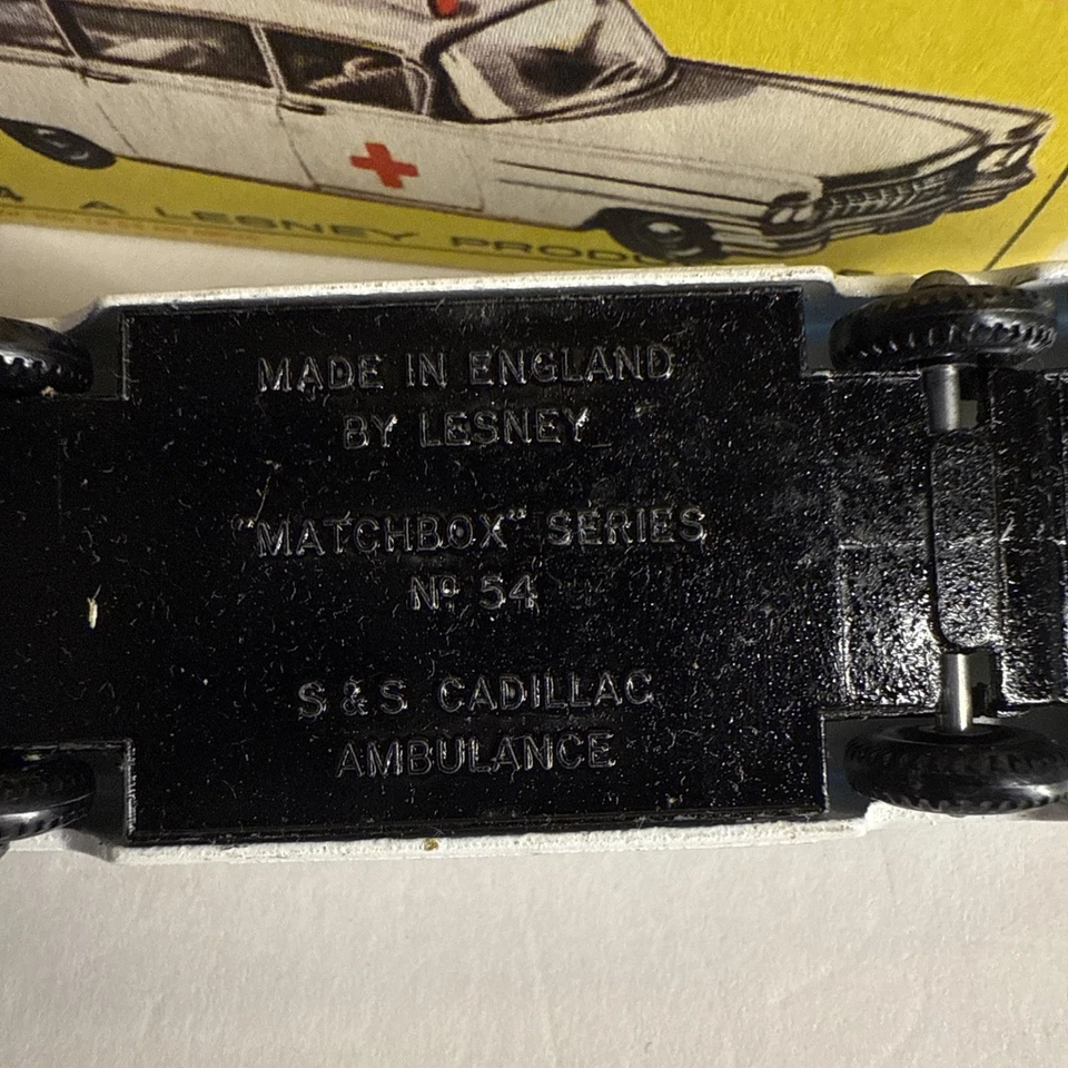 Ambulancia Cadillac Matchbox #54 S&S vintage, en caja original Foto 4 de 4