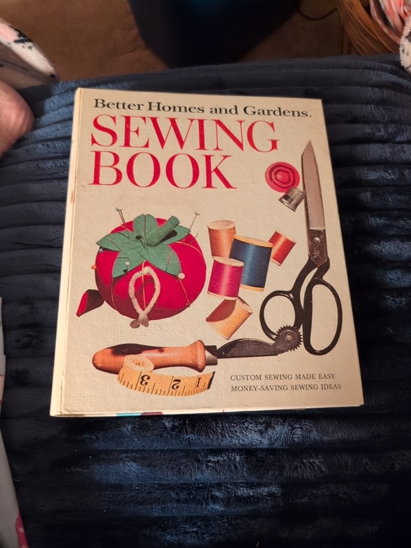 Vintage 70's 1970 Better Homes And Gardens Sewing Book- 5 Ring Binder- 2nd Ed.