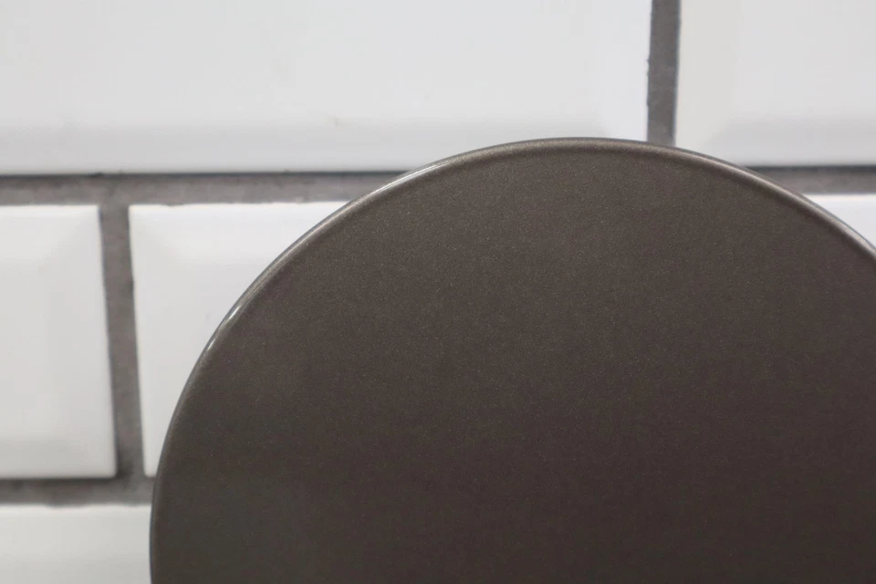 07-14 Chevy Suburban Tahoe OEM puerta de combustible Mocha acero metálico GHA Foto 2 de 4