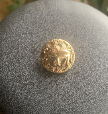 1 Knopf Amer. Double 90er Jahre Gablonz, Vintage, Elefant  ca 2cm.          468