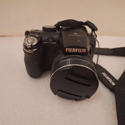 getestet Fujifilm FinePix S4500 S Series 14.0MP Digitalkamera - Schwarz - Bild 1 von 4