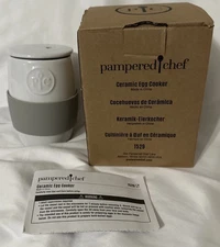 Pampered Chef Ceramic Egg Cooker 1529 w/ Silicone Sleeve & Lid Unused New In Box
