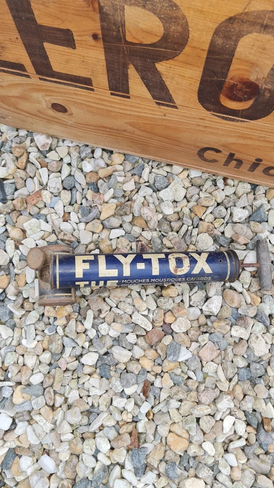 ANCIEN PULVERISATEUR PUBLICITAIRE FLY TOX POMPE A TRAITER JARDIN INSECTICIDE - Photo 2/4