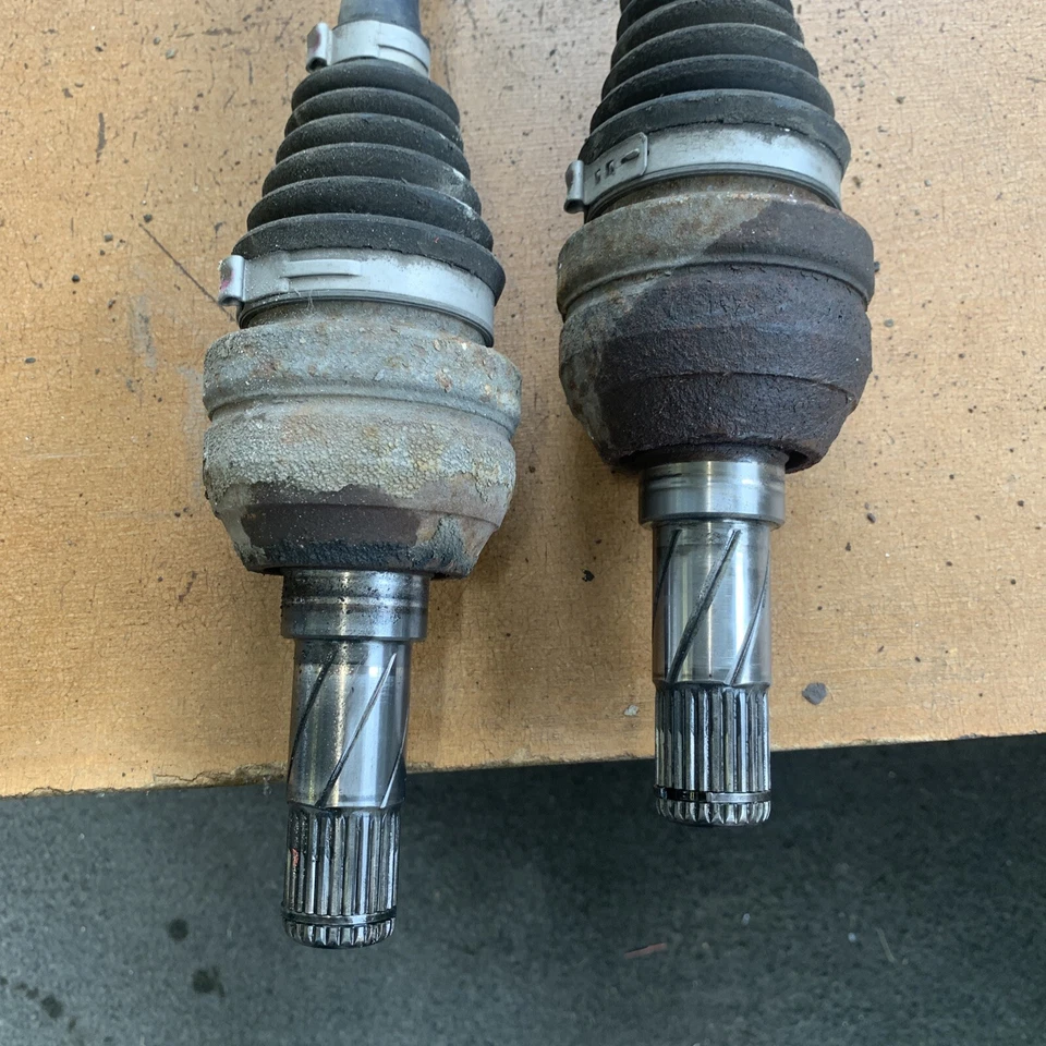 Volvo XC70 V70 2003-2007 eje trasero izquierdo y derecho conjunto de 2 30713276 OEM Foto 4 de 4