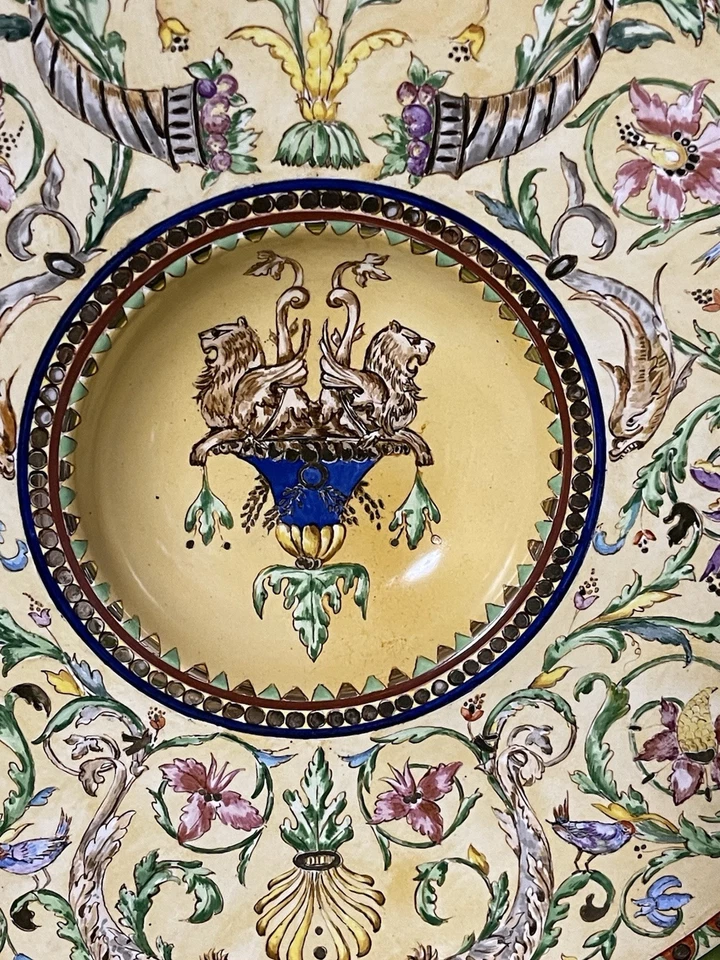 Antico piatto decorativo in ceramica di SCI Laveno dipinto a mano Firmato 36 Cm - Immagine 2 di 4