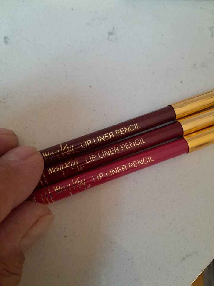 Vintage 19 Pc NOS Mary Kay Eye Brow/Lip Liner/Eye Defining Pencil Assorted Lot - Image 4 of 4