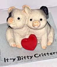 Rare Vintage Pig Figurine Itty Bitty Critters 1997 Pigs Love Figure Knick Knack