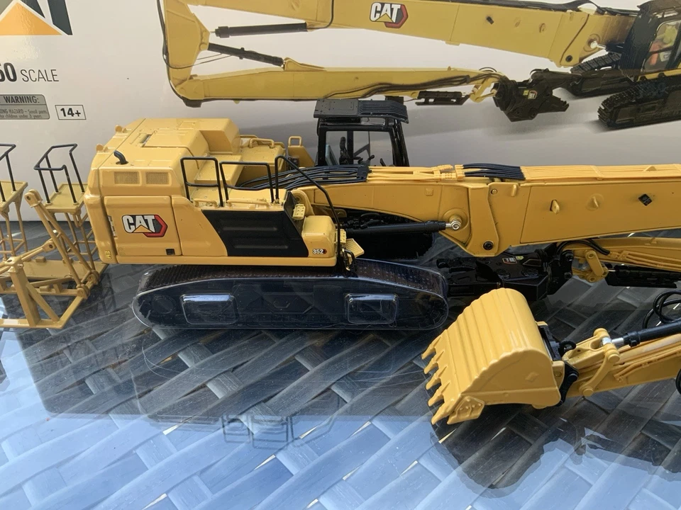 Cat 352 Ultra High Demolition Hydraulic Excavator 1:50 High Line Metal Box - Image 4 of 4