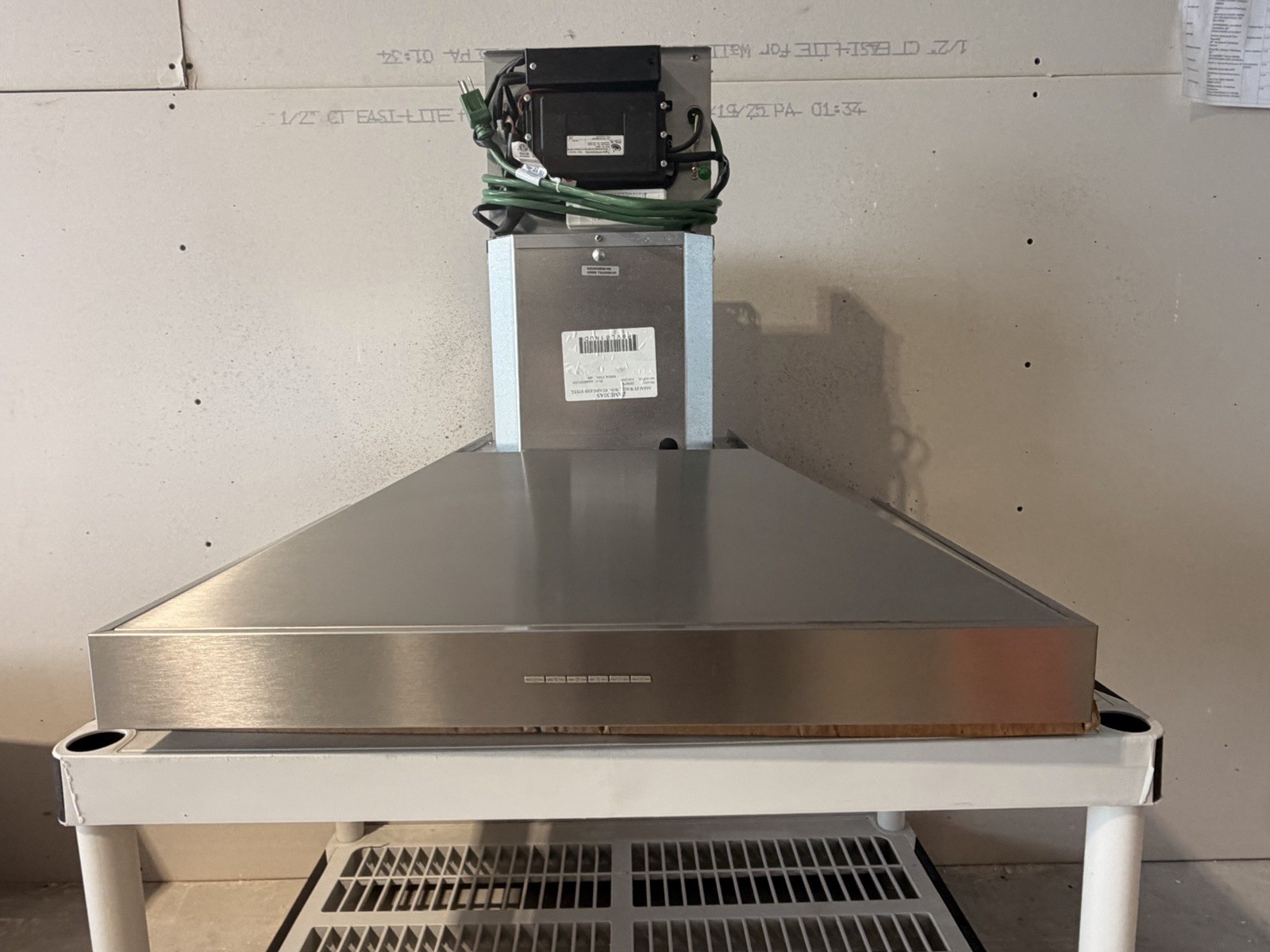 Zephyr Amalfi ZAME30AS 30” Wall Mount Range Hood Stainless 600 CFM FREE FREIGHT