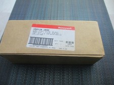 Honeywell V5011N1032 Pneumatic Valve NEW! 1/2"