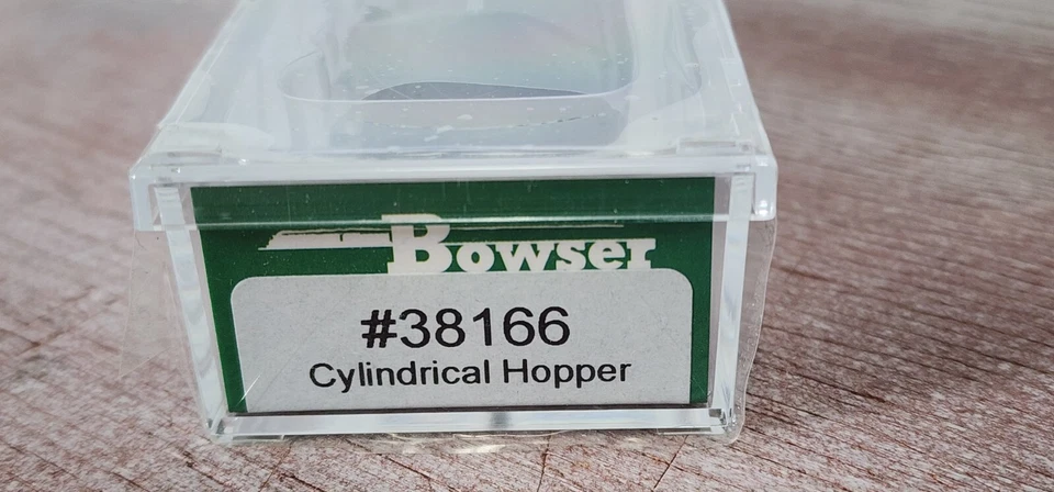 Petrothene USI Railroad 3 Bay Cylindrical Hopper 60437 N Scale Bowser 38166 - Image 2 of 2
