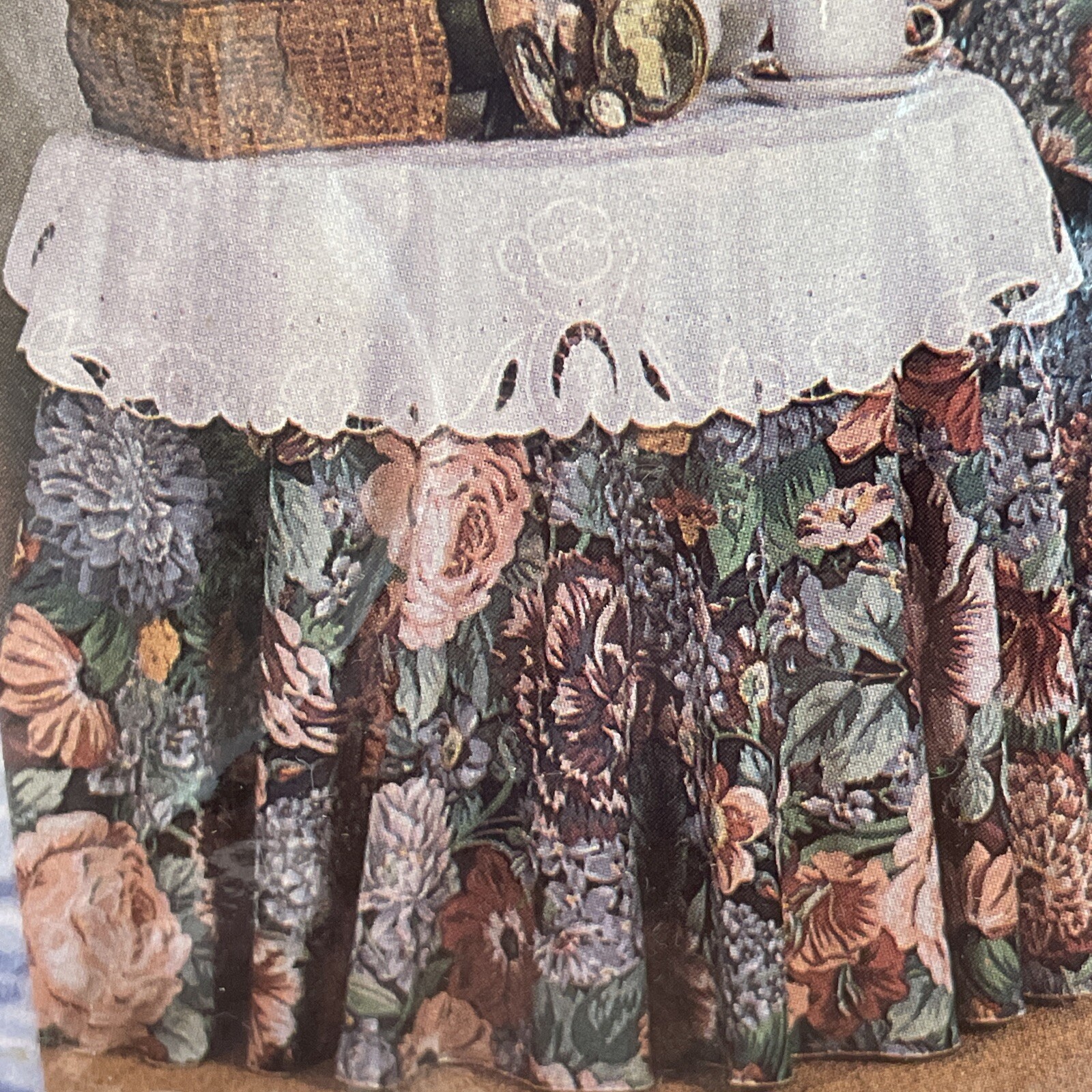 Vintage 80s Croscill Round Tablecloth Elizabeth Gray Garden Romance 70" NEW