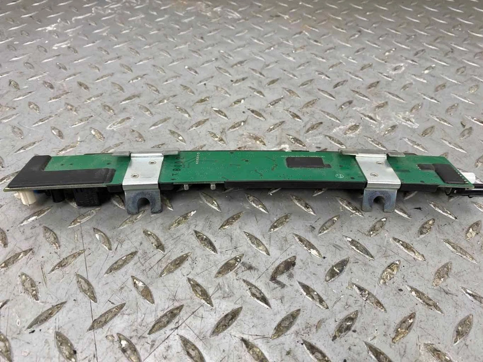 2008 迈巴赫 57 原始设备制造商后窗天线 240-820-73-89 — 第 3/4 张图片