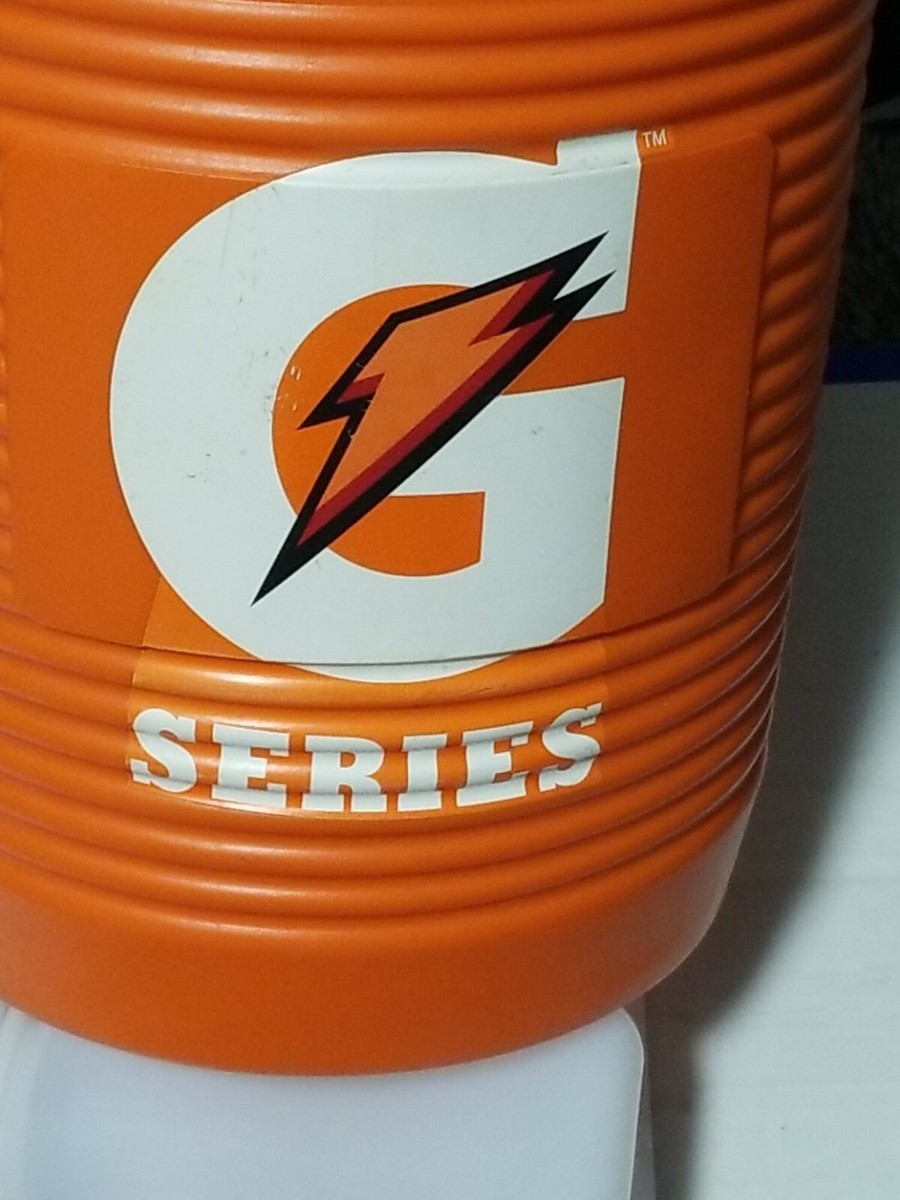 Rubbermaid GATORADE 1 gallon Water Jug Cooler 156A,Rare USA Handle