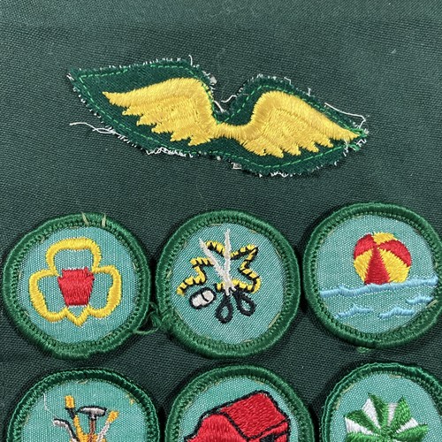 Vintage 60s Girl Scouts green sash With 10 merit patches pins wings And Troop # - Picture 8 of 10