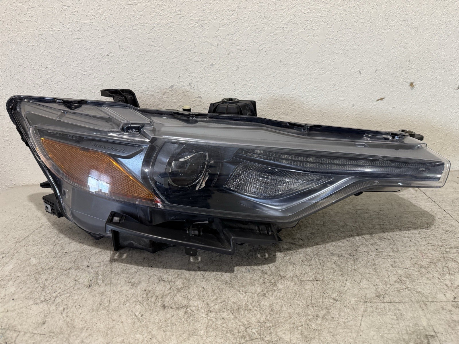 2017-2024 Maserati Lavante OEM RH Xenon Headlight