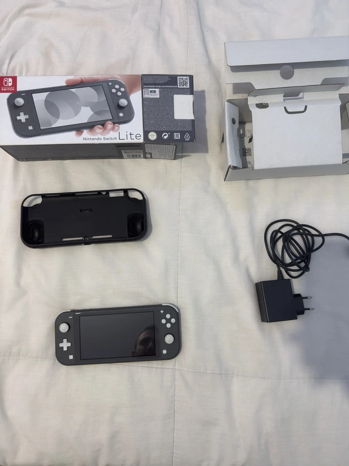 Nintendo Switch Lite, foto 1 di 5