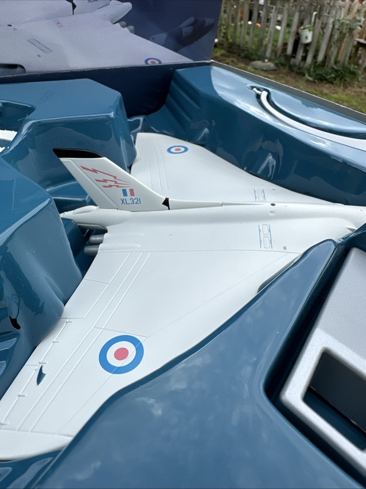 Corgi Aviation Die Cast Avro Avro Vulcan XL321-RAF 617 Squadron “The ...