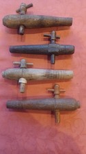 4 anciens robinets de tonneau en bois différents le lot de 4 , n° 27