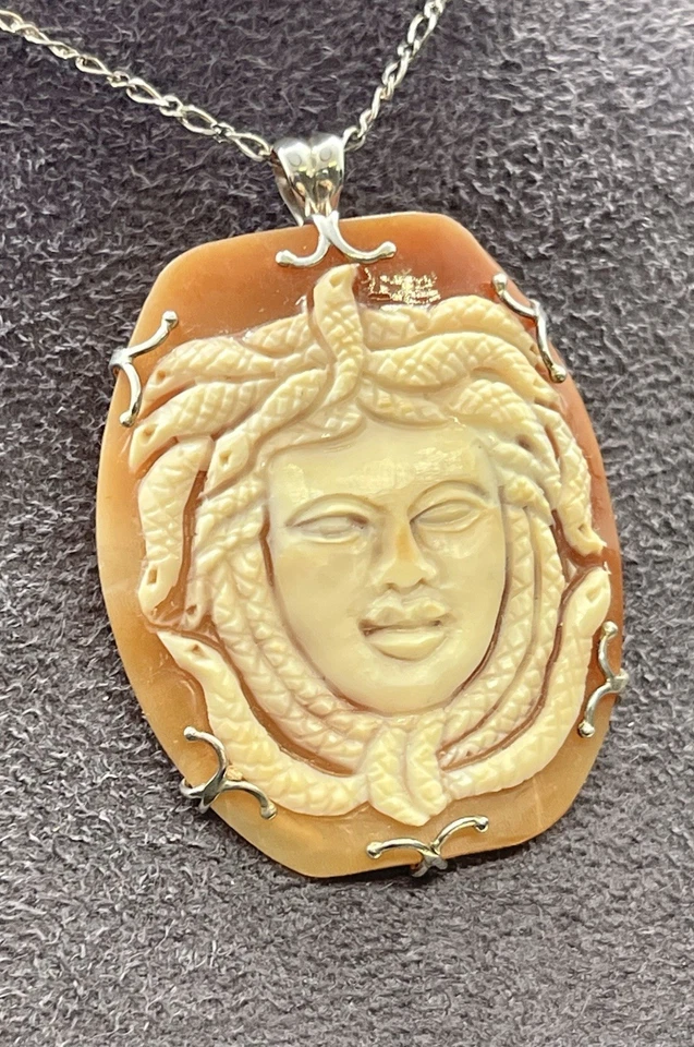 Ciondolo/Spilla Cammeo Corniola 45 Mm -Medusa- In Argento 925 Inciso A Mano - Immagine 3 di 4