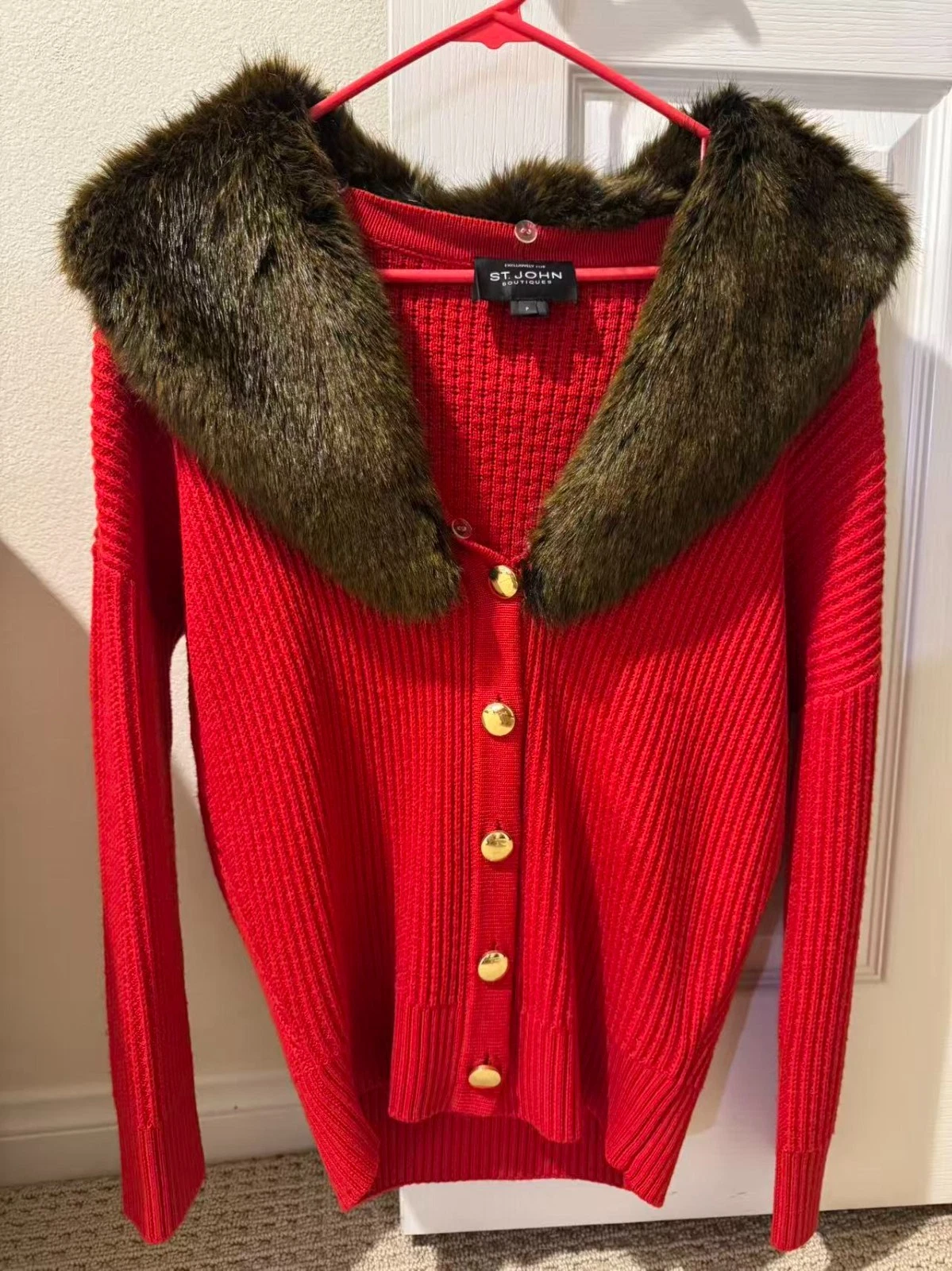 St. John Boutique Wool Cardigan Sweater with Detachable Faux Fur Collar Size P
Opens in a new window