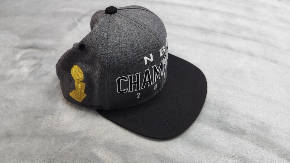 Adidas Golden State Warriors 2015 NBA Champions Finals Snapback OSFM Gris Usado Foto 4 de 4